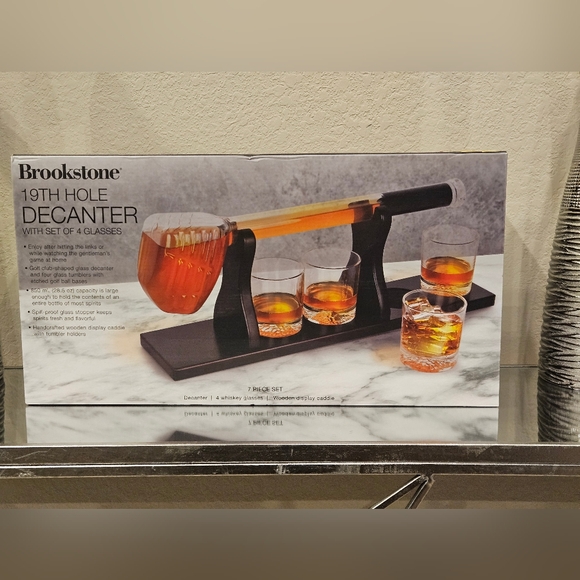 Golf Whiskey Decanter and 4 Liquor Glasses Decanter and Glass Set - Picture 2 of 3
